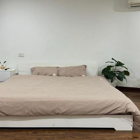 Bom'S House Apartment Hanoi Bagian luar foto