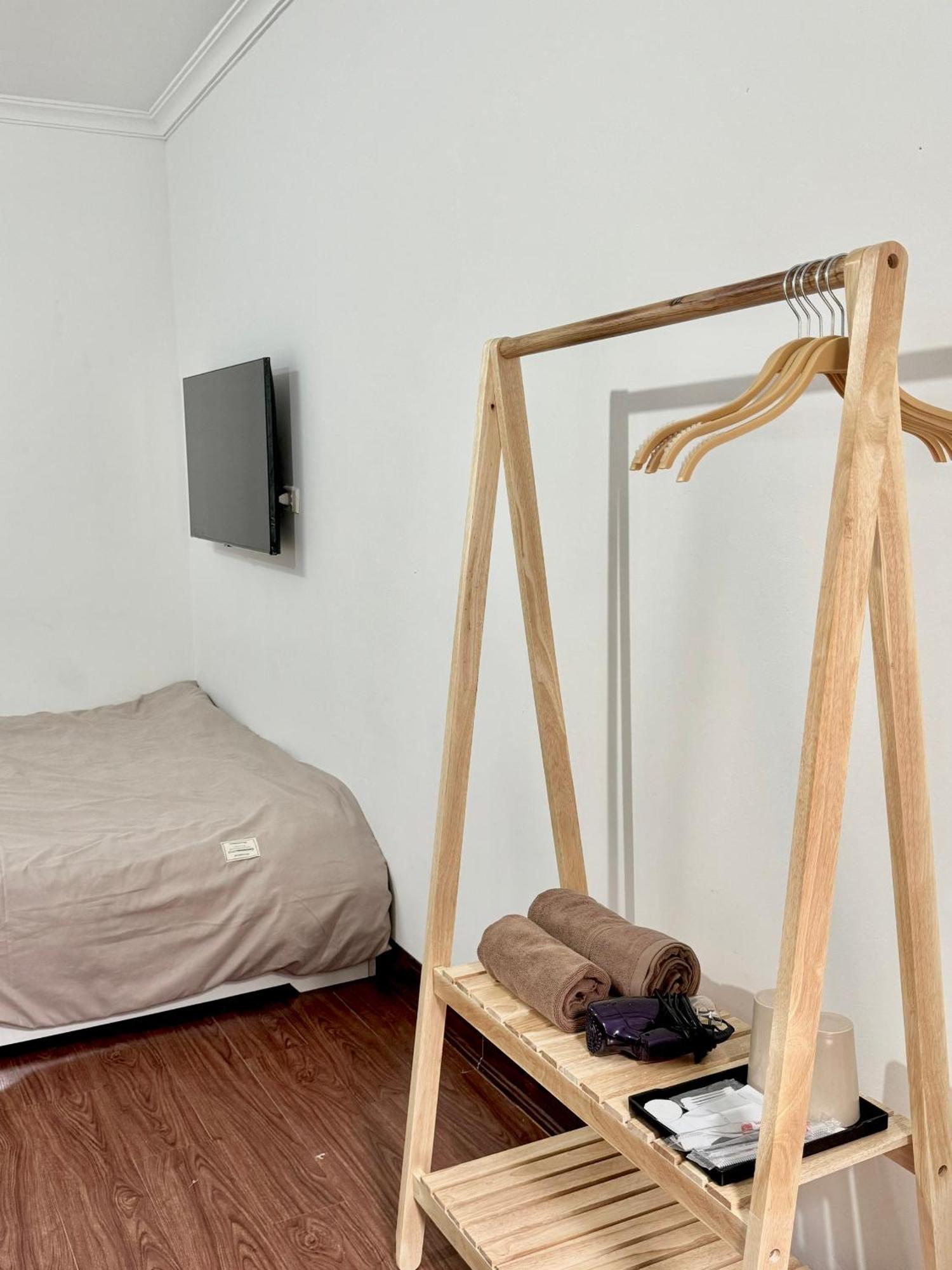 Bom'S House Apartment Hanoi Bagian luar foto