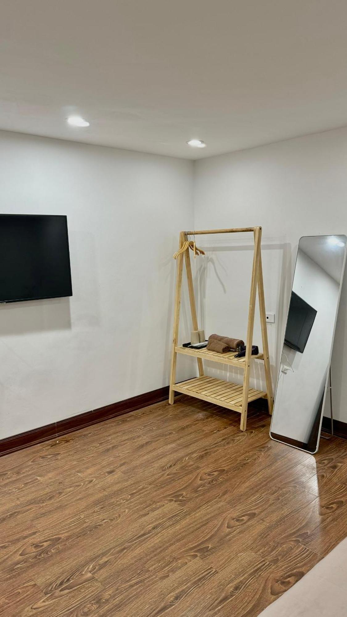 Bom'S House Apartment Hanoi Bagian luar foto